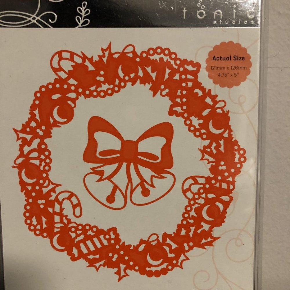 Tonic Studios Festive Fancy Wreath Die Set